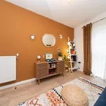 Pass The Keys Stunning And Stylish Flat Mins From Central London