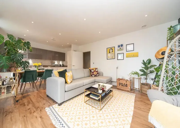 Pass The Keys Stunning And Stylish Flat Mins From Central London