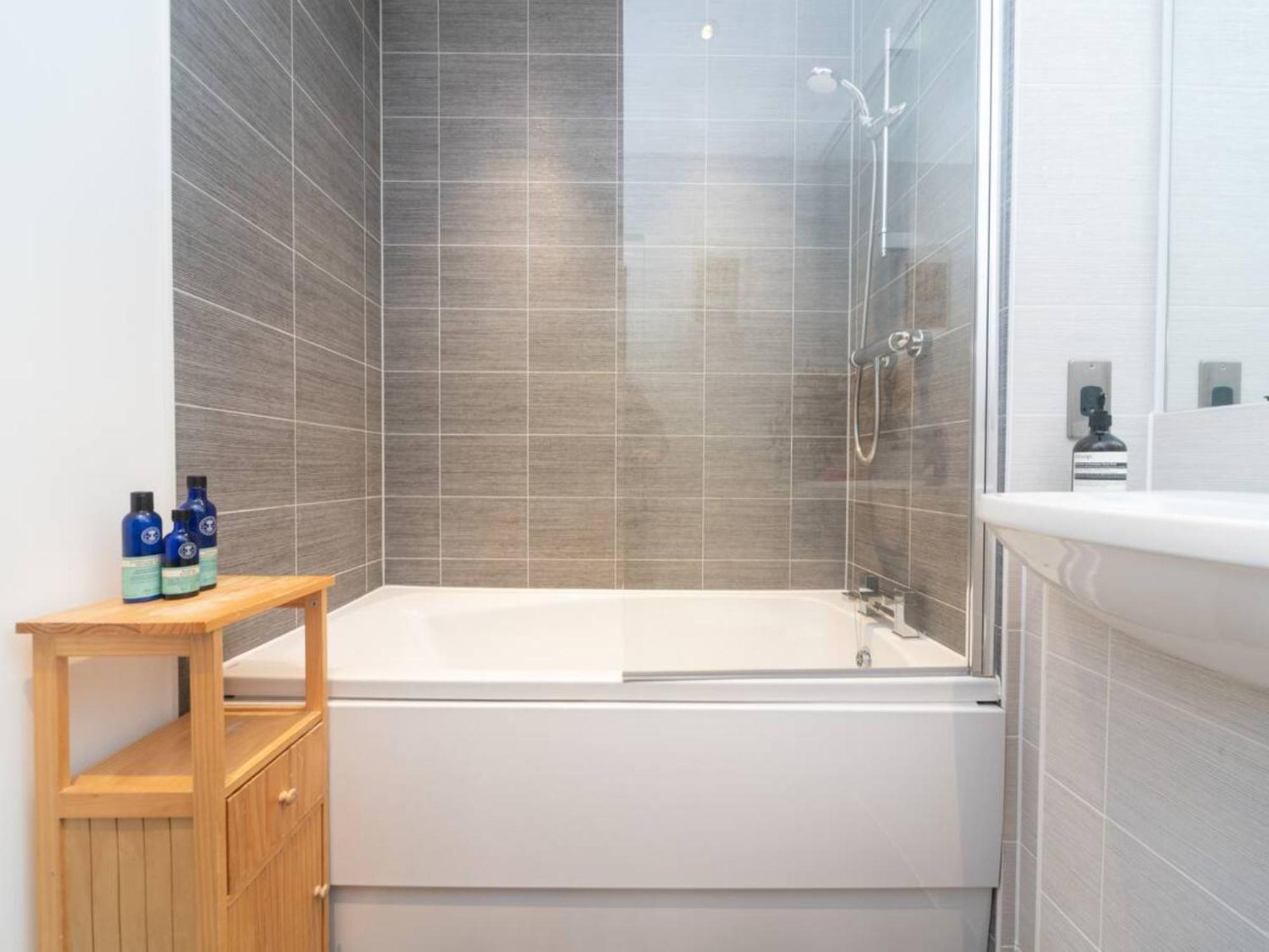 Pass The Keys Stunning And Stylish Flat Mins From