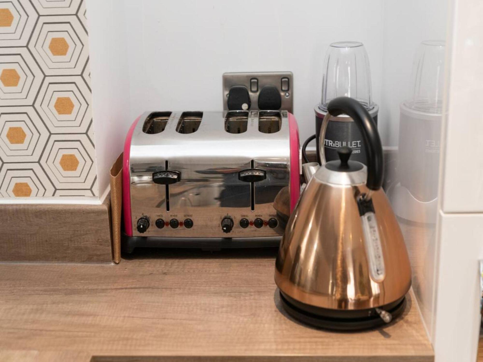 Pass The Keys Stunning And Stylish Flat Mins From Londra