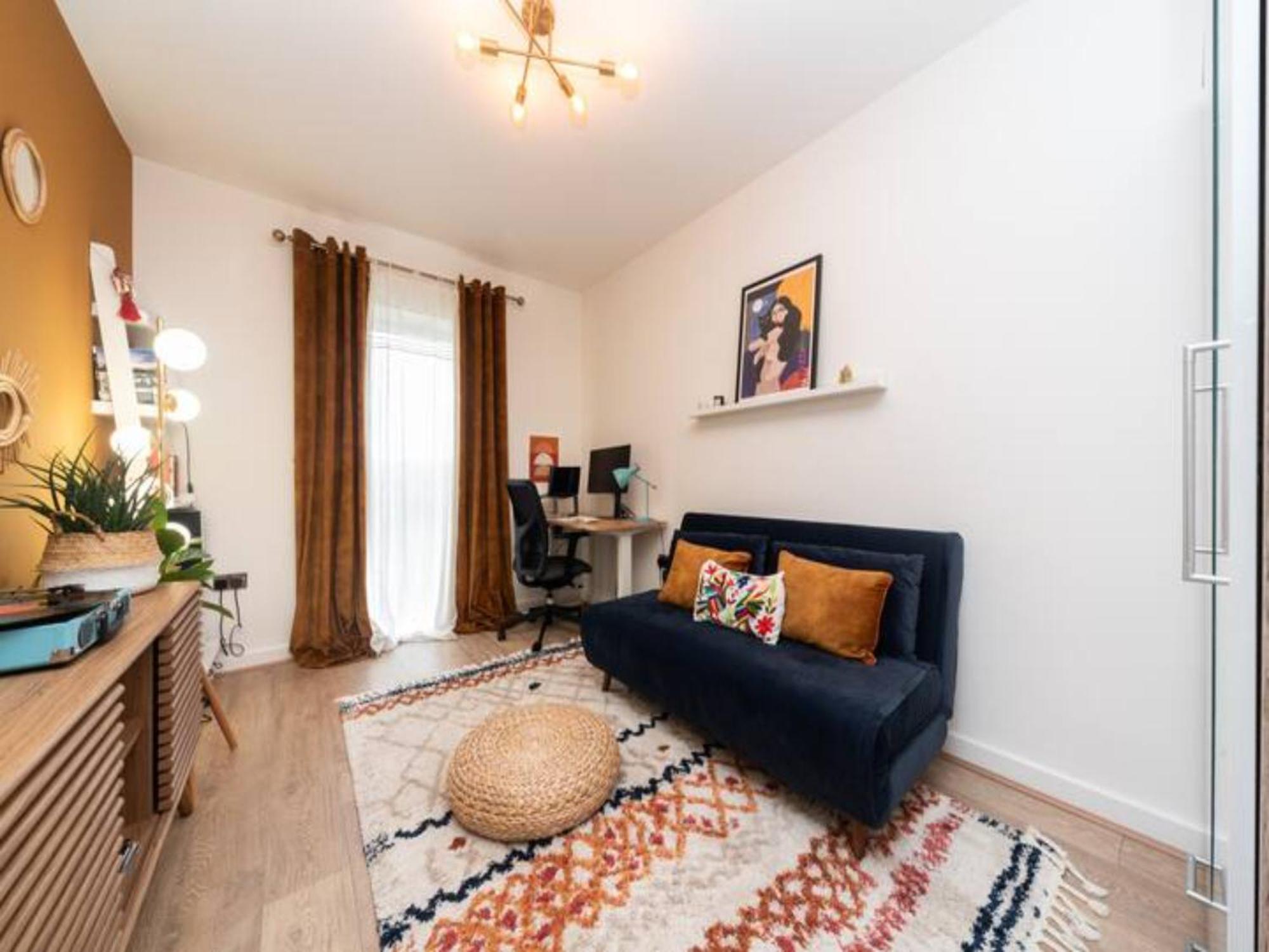 Pass The Keys Stunning And Stylish Flat Mins From Londra