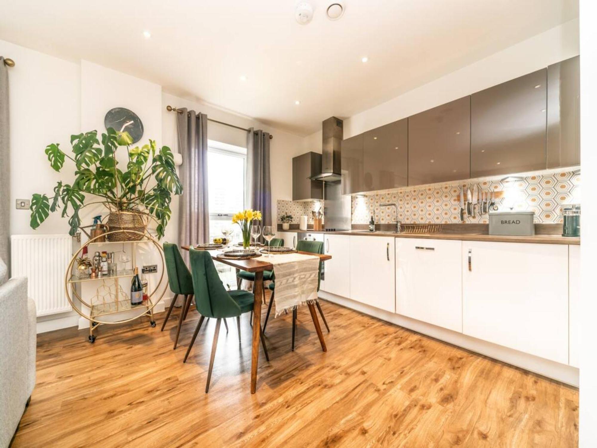 Pass The Keys Stunning And Stylish Flat Mins From