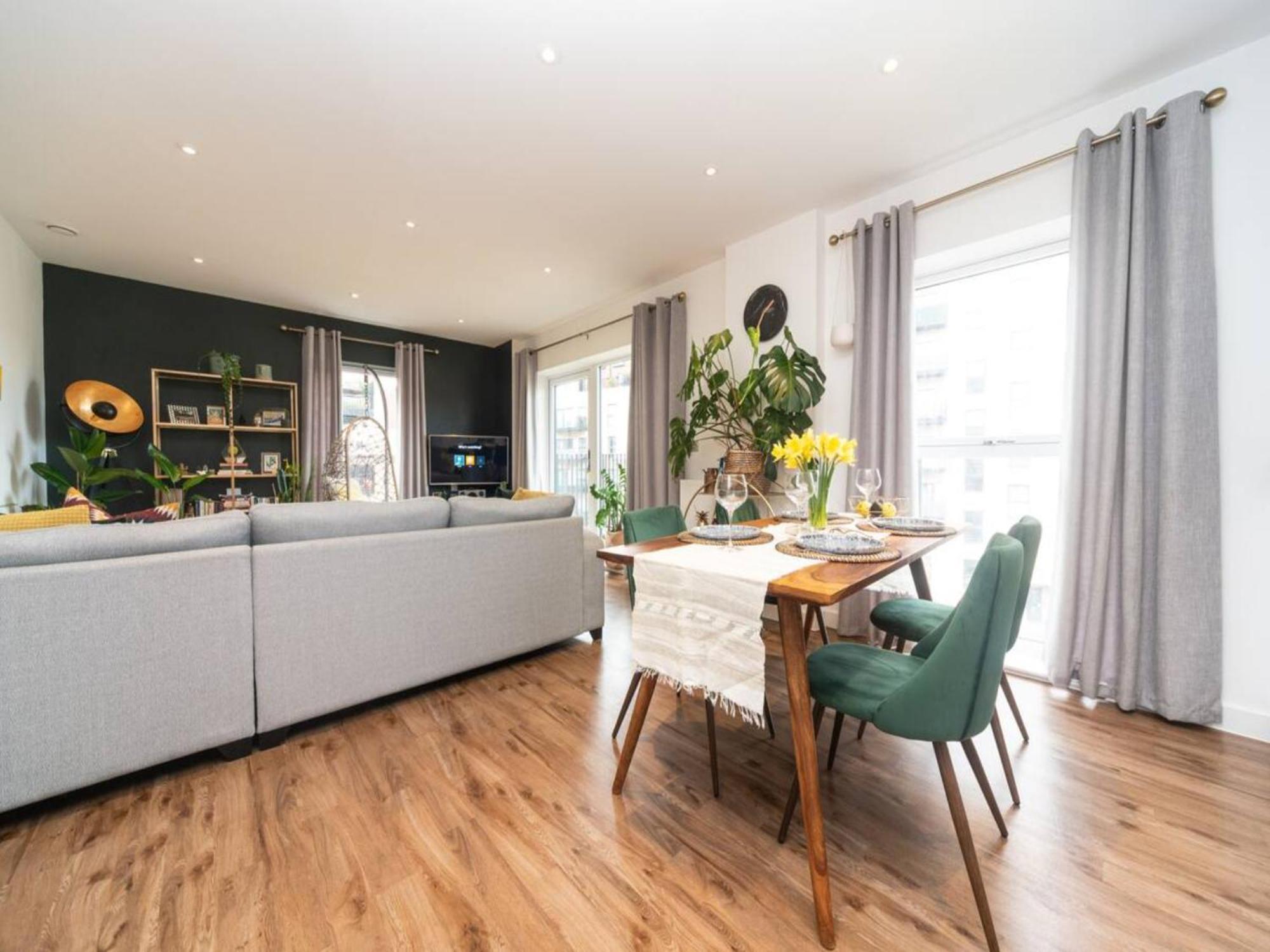 Pass The Keys Stunning And Stylish Flat Mins From