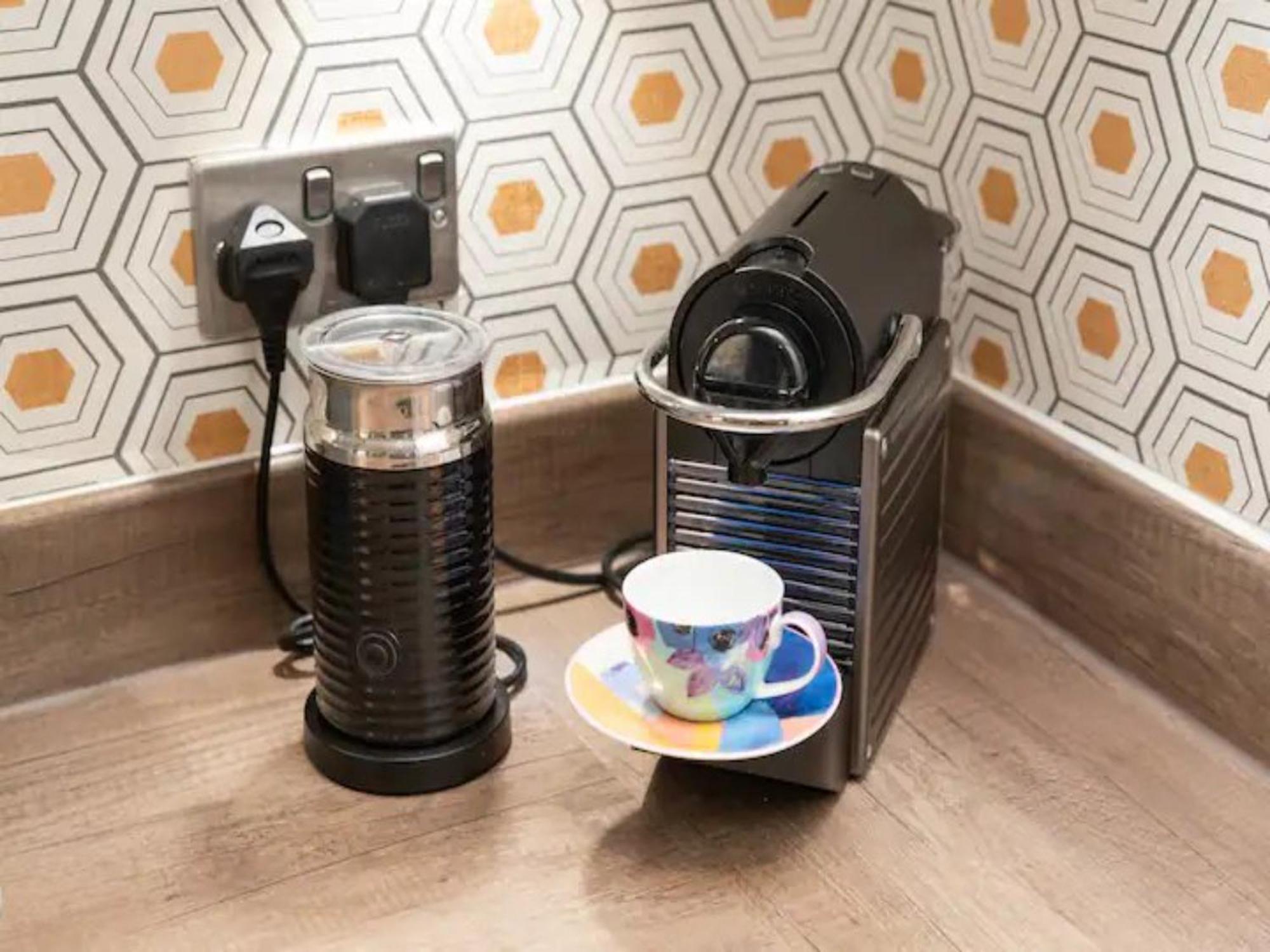 Pass The Keys Stunning And Stylish Flat Mins From Londra